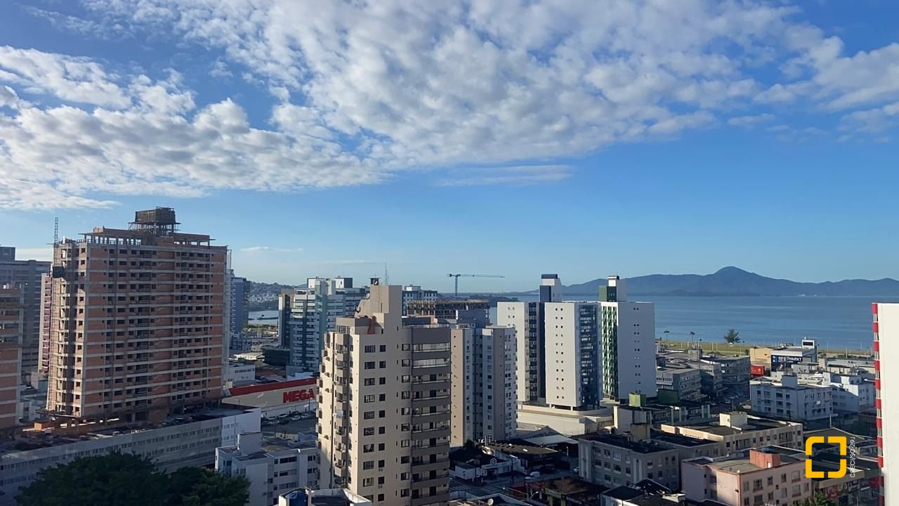 Cobertura com 140m², 3 quartos (sendo 1 suíte), 2 garagens, no bairro Kobrasol em São José