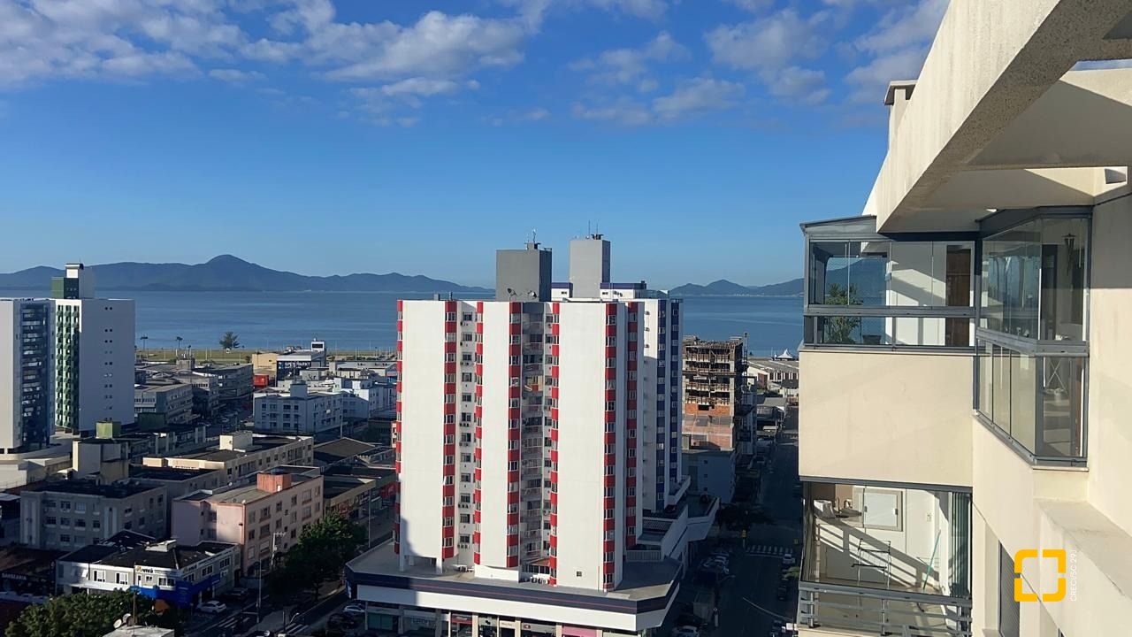 Cobertura com 140m², 3 quartos (sendo 1 suíte), 2 garagens, no bairro Kobrasol em São José
