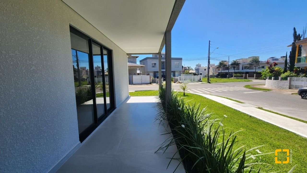 Casa com 162m², 4 quartos (sendo 1 suíte), 2 garagens, no bairro Cachoeira do Bom Jesus em Florianópolis