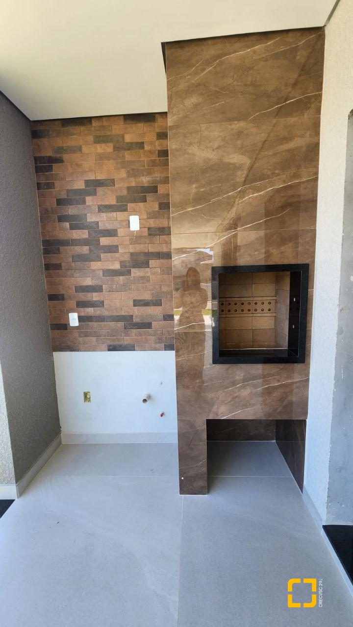 Casa com 162m², 4 quartos (sendo 1 suíte), 2 garagens, no bairro Cachoeira do Bom Jesus em Florianópolis