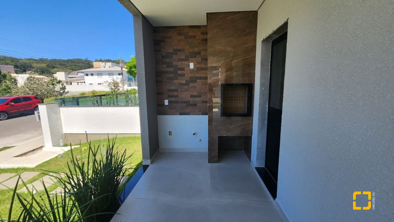 Casa com 162m², 4 quartos (sendo 1 suíte), 2 garagens, no bairro Cachoeira do Bom Jesus em Florianópolis