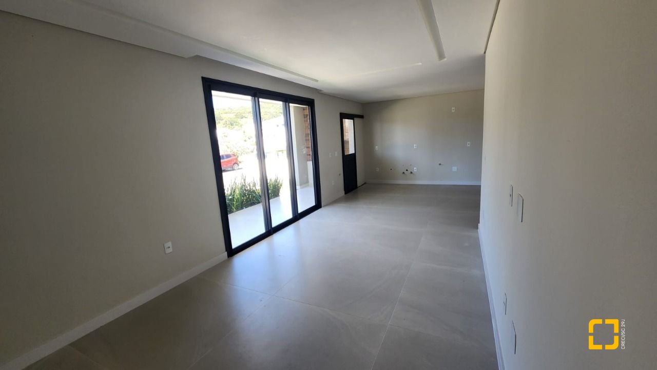 Casa com 162m², 4 quartos (sendo 1 suíte), 2 garagens, no bairro Cachoeira do Bom Jesus em Florianópolis