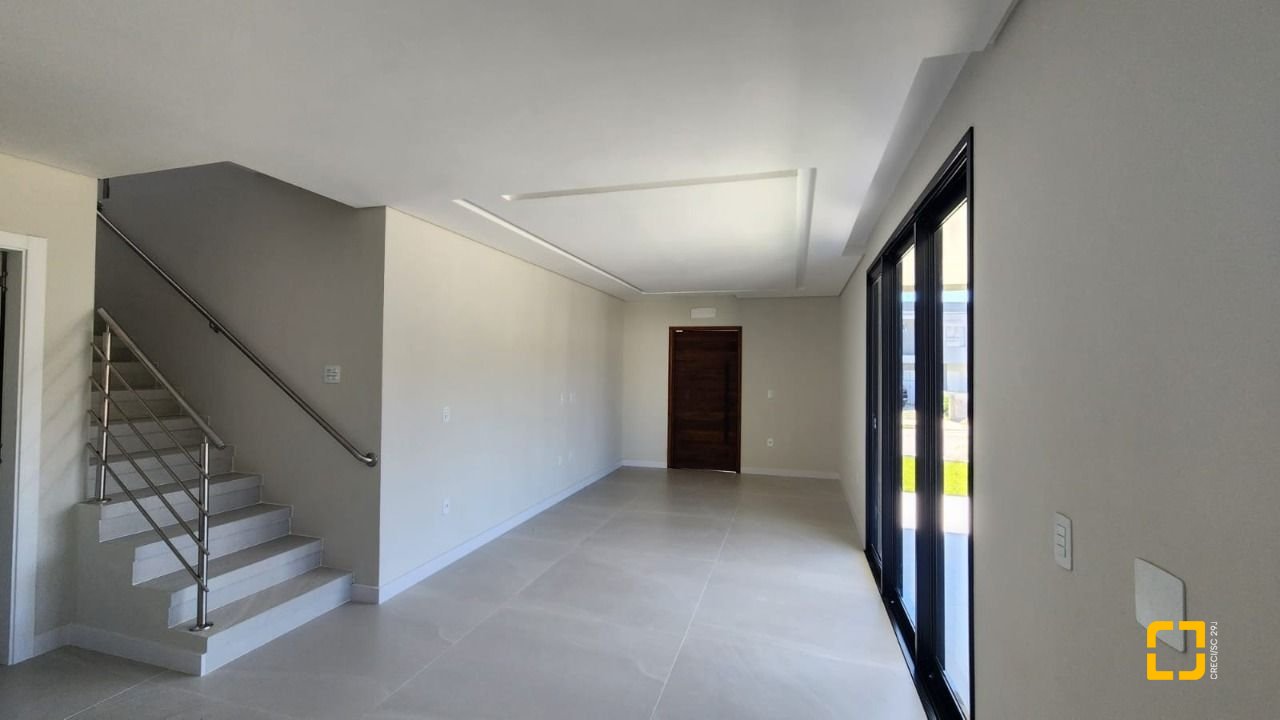 Casa com 162m², 4 quartos (sendo 1 suíte), 2 garagens, no bairro Cachoeira do Bom Jesus em Florianópolis