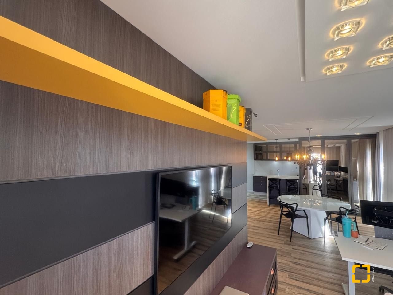 Cobertura com 142m², 2 quartos (sendo 1 suíte), 2 garagens, no bairro Abraão em Florianópolis