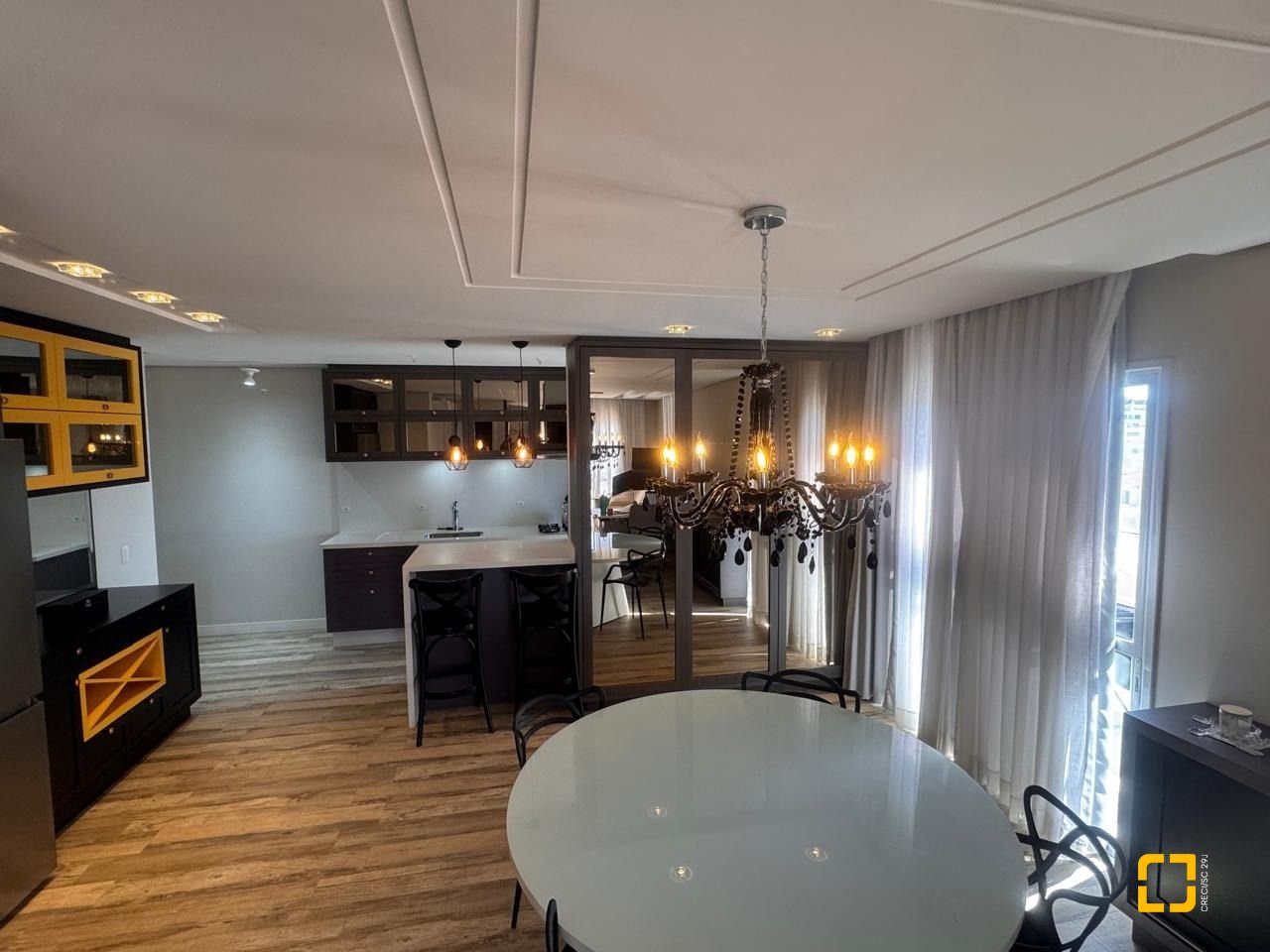 Cobertura com 142m², 2 quartos (sendo 1 suíte), 2 garagens, no bairro Abraão em Florianópolis