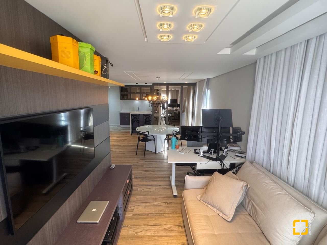 Cobertura com 142m², 2 quartos (sendo 1 suíte), 2 garagens, no bairro Abraão em Florianópolis