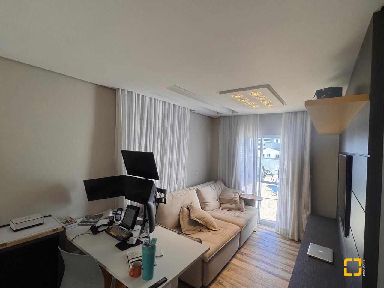 Cobertura com 142m², 2 quartos (sendo 1 suíte), 2 garagens, no bairro Abraão em Florianópolis