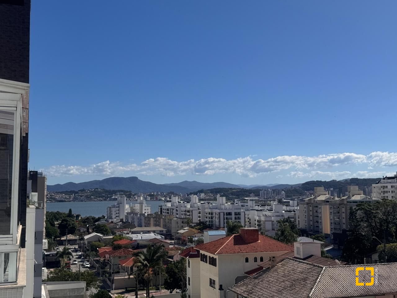 Cobertura com 142m², 2 quartos (sendo 1 suíte), 2 garagens, no bairro Abraão em Florianópolis