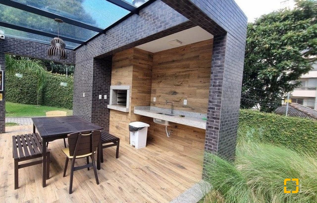 Cobertura com 142m², 2 quartos (sendo 1 suíte), 2 garagens, no bairro Abraão em Florianópolis
