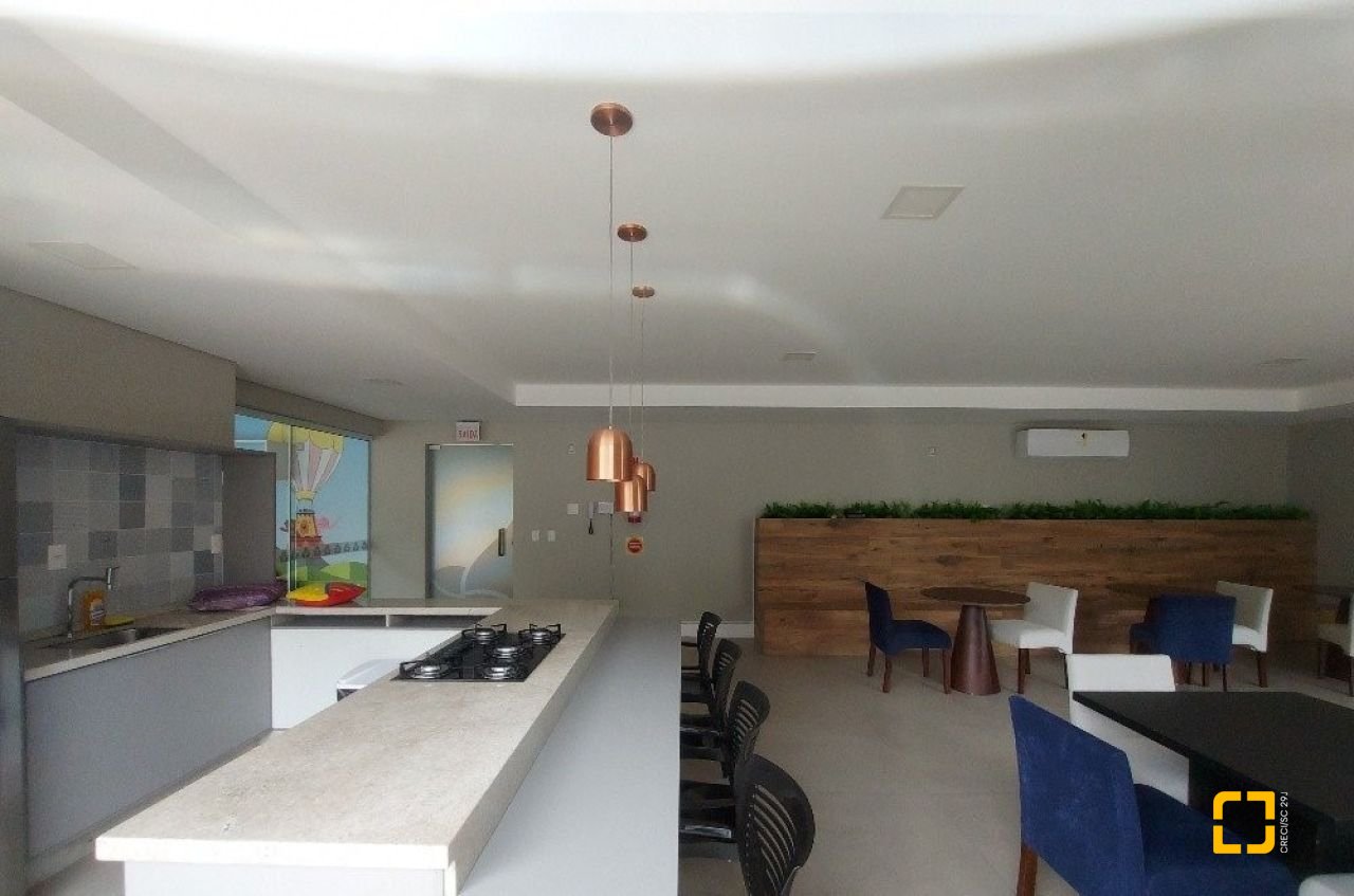 Cobertura com 142m², 2 quartos (sendo 1 suíte), 2 garagens, no bairro Abraão em Florianópolis