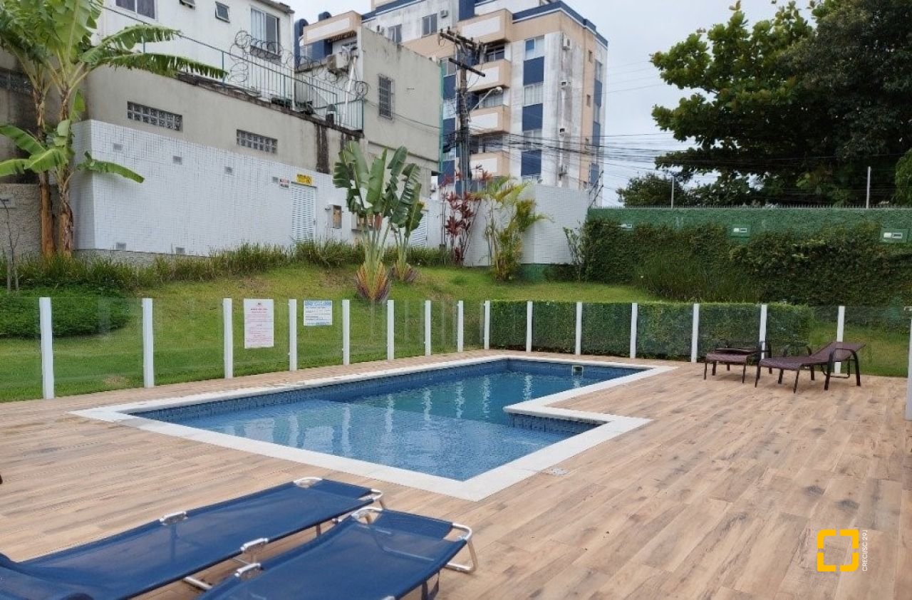 Cobertura com 142m², 2 quartos (sendo 1 suíte), 2 garagens, no bairro Abraão em Florianópolis