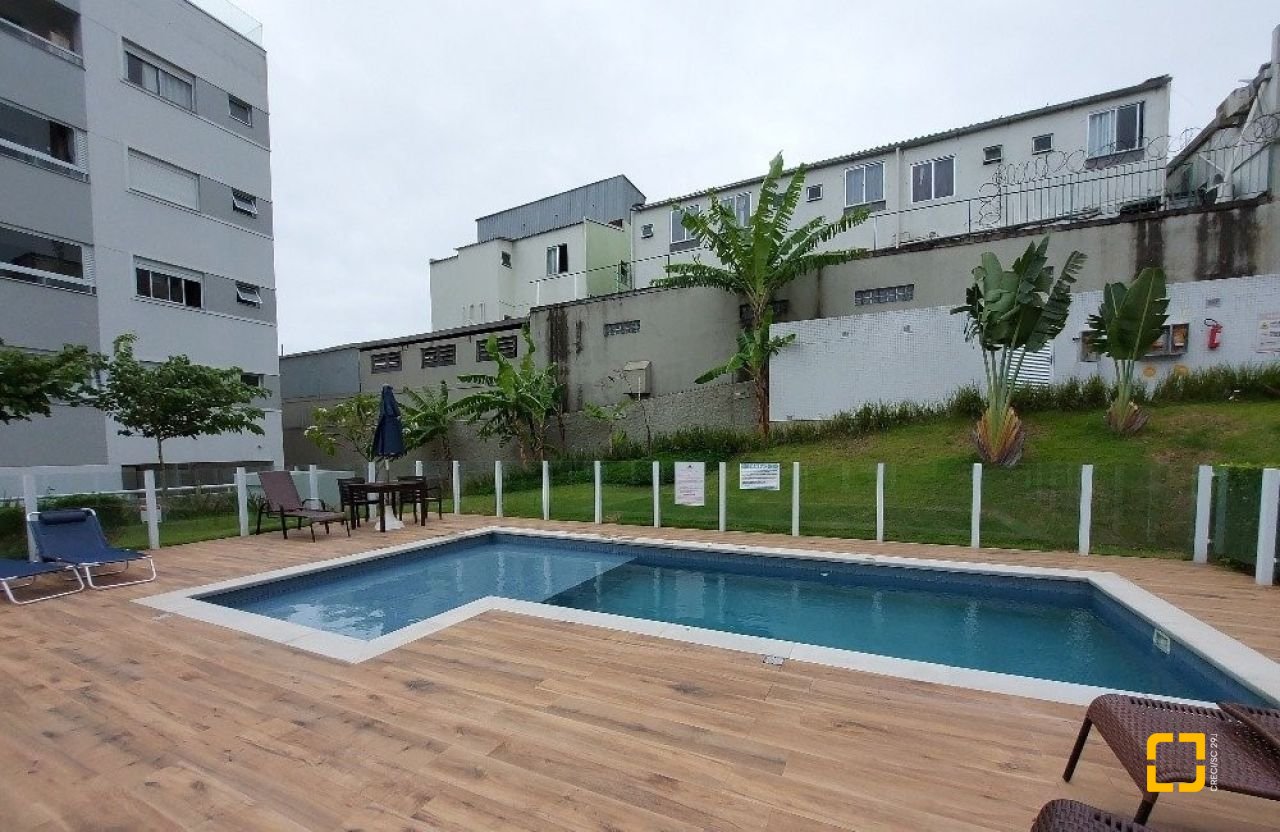 Cobertura com 142m², 2 quartos (sendo 1 suíte), 2 garagens, no bairro Abraão em Florianópolis