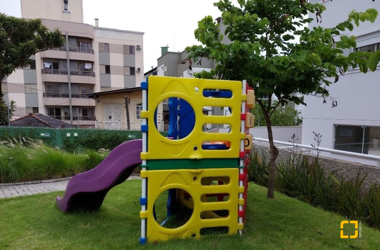 Cobertura com 142m², 2 quartos (sendo 1 suíte), 2 garagens, no bairro Abraão em Florianópolis