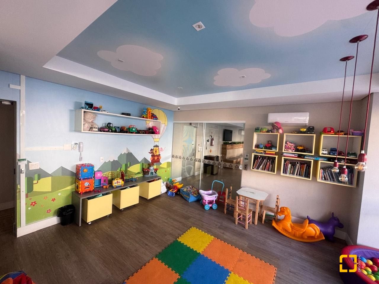 Cobertura com 142m², 2 quartos (sendo 1 suíte), 2 garagens, no bairro Abraão em Florianópolis