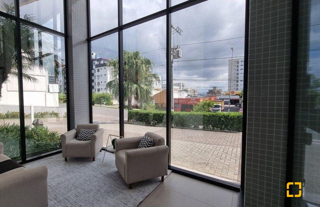 Cobertura com 142m², 2 quartos (sendo 1 suíte), 2 garagens, no bairro Abraão em Florianópolis
