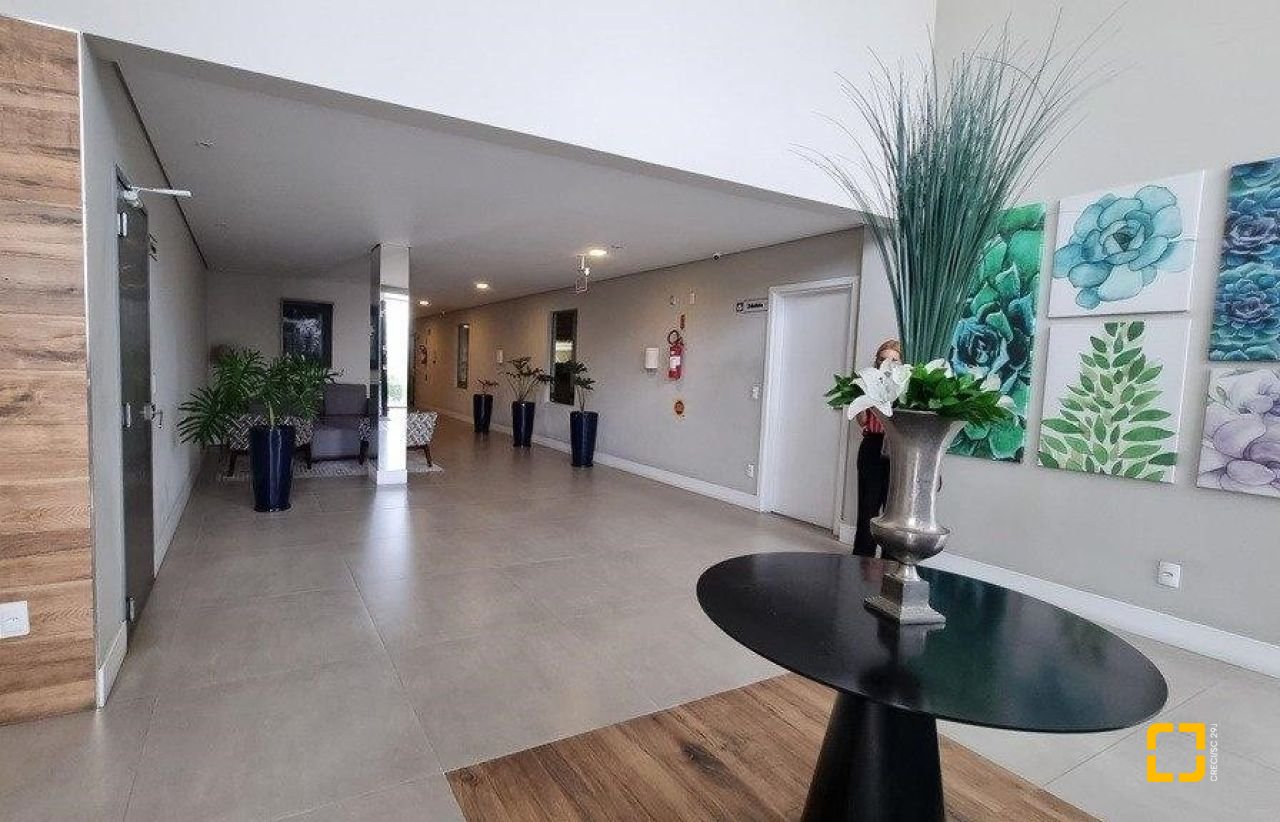 Cobertura com 142m², 2 quartos (sendo 1 suíte), 2 garagens, no bairro Abraão em Florianópolis