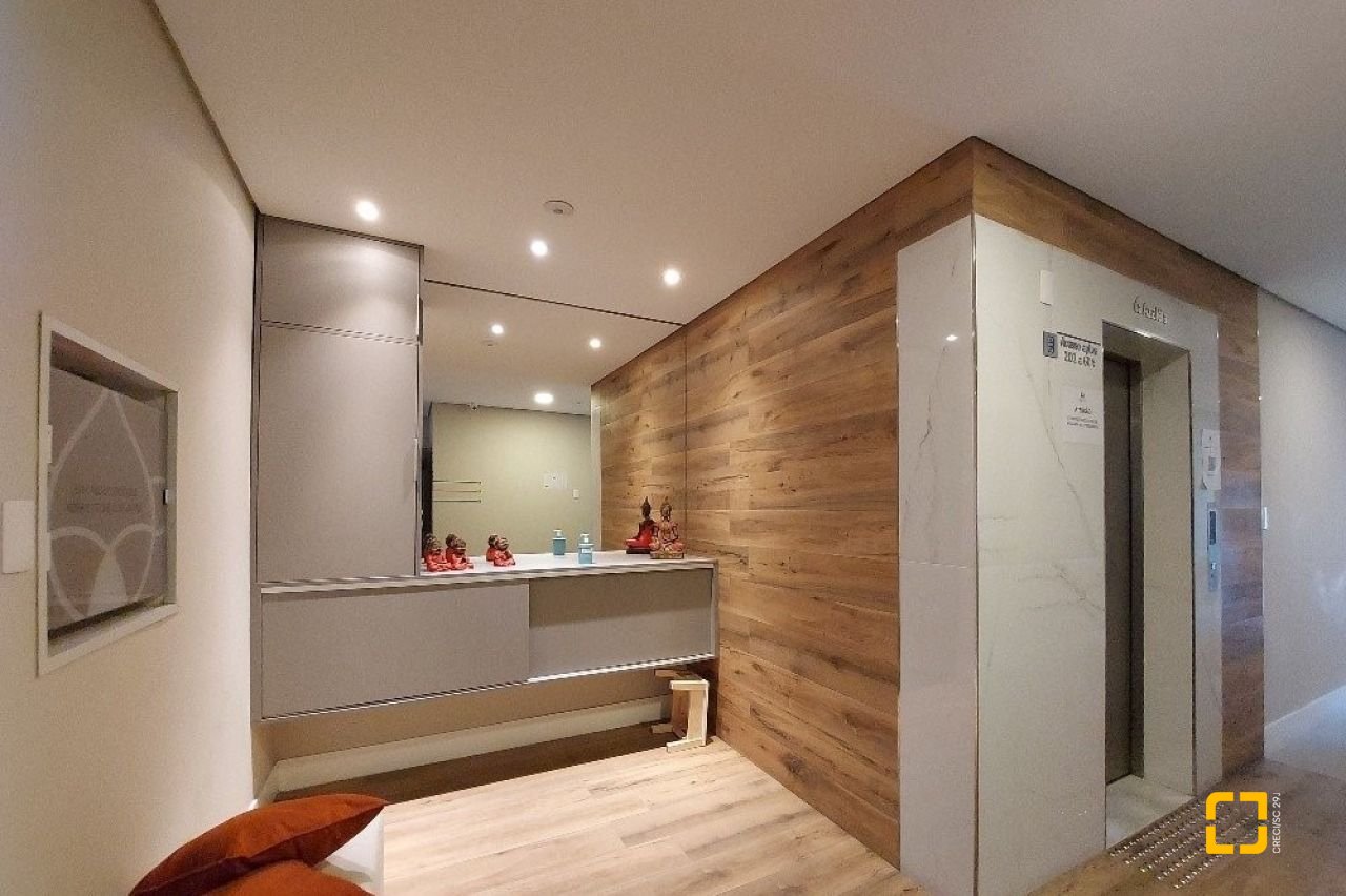 Cobertura com 142m², 2 quartos (sendo 1 suíte), 2 garagens, no bairro Abraão em Florianópolis