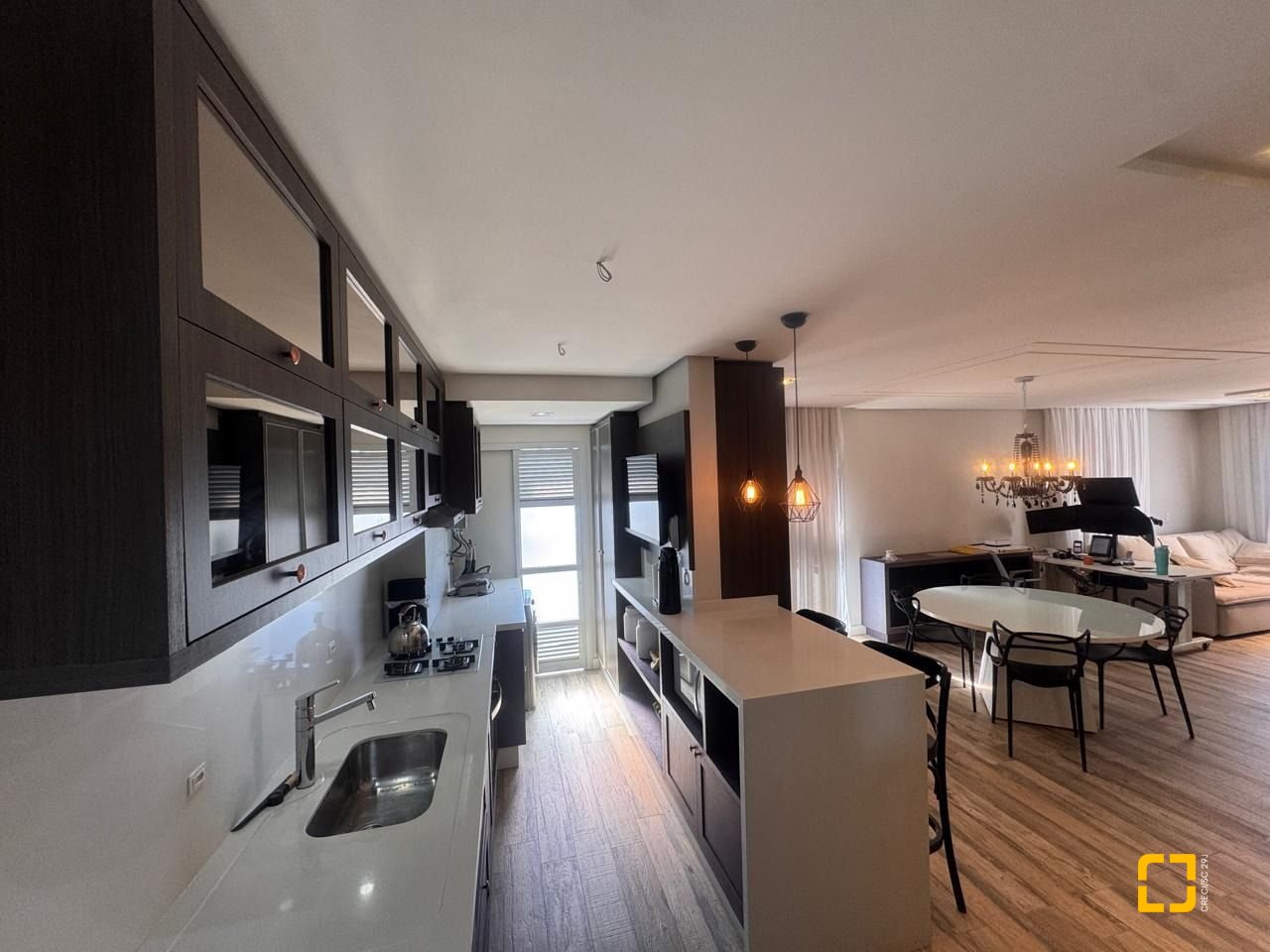 Cobertura com 142m², 2 quartos (sendo 1 suíte), 2 garagens, no bairro Abraão em Florianópolis