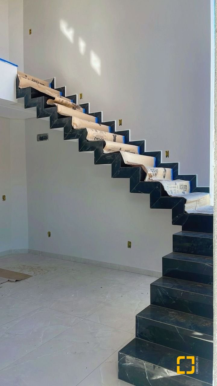 Casa de Condomínio com 375m², 6 quartos (sendo 3 suítes), 2 garagens, no bairro Rio Vermelho em Florianópolis