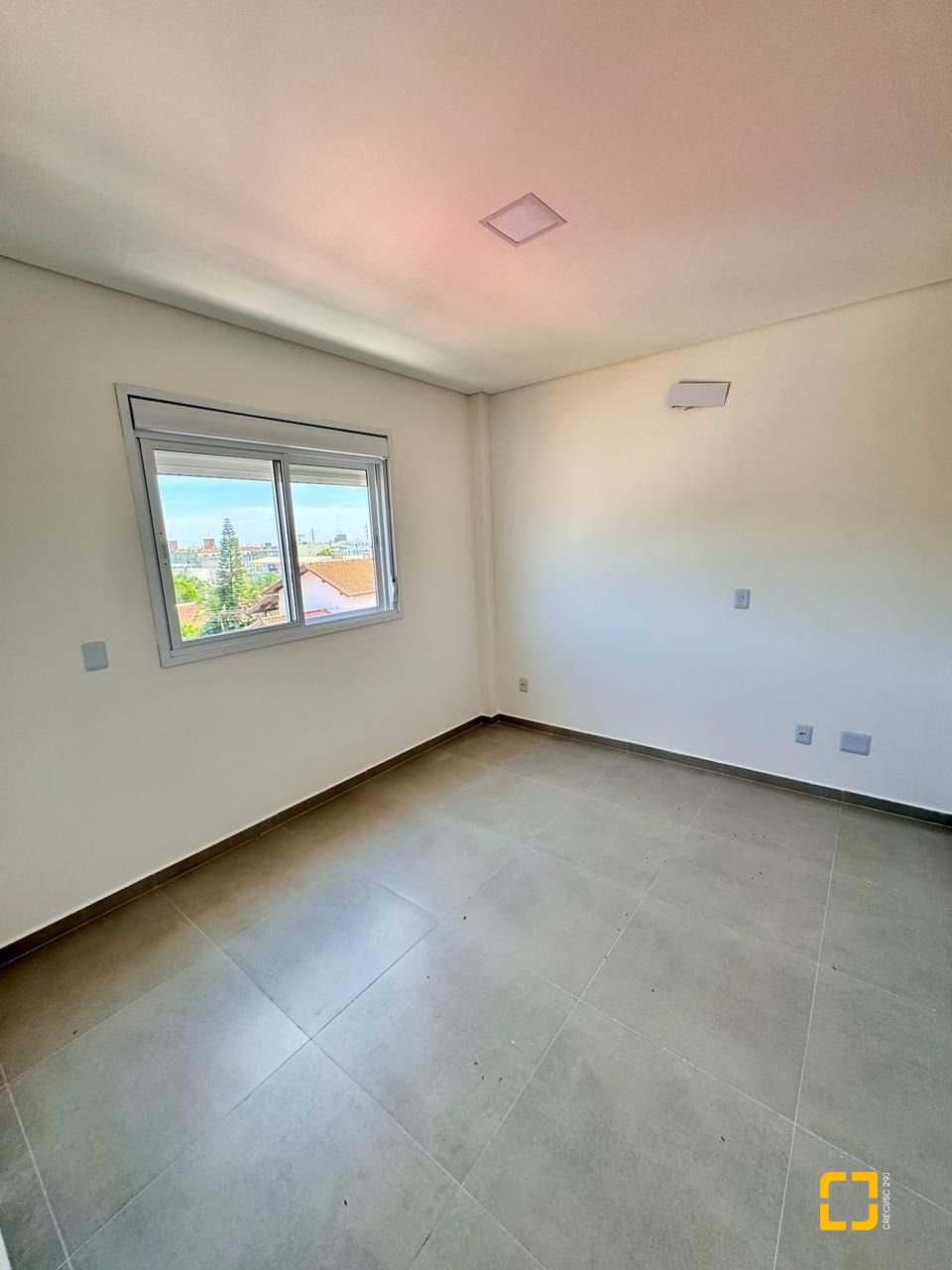 Apartamento com 90m², 3 quartos (sendo 1 suíte), 1 garagem, no bairro Ingleses em Florianópolis
