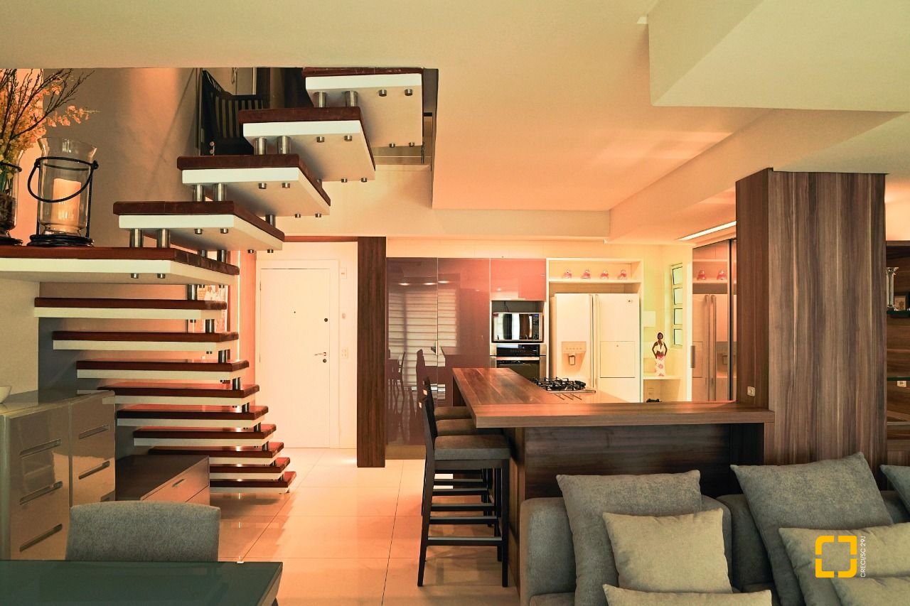 Apartamento com 156m², 4 quartos (sendo 2 suítes), 2 garagens, no bairro Centro em Florianópolis