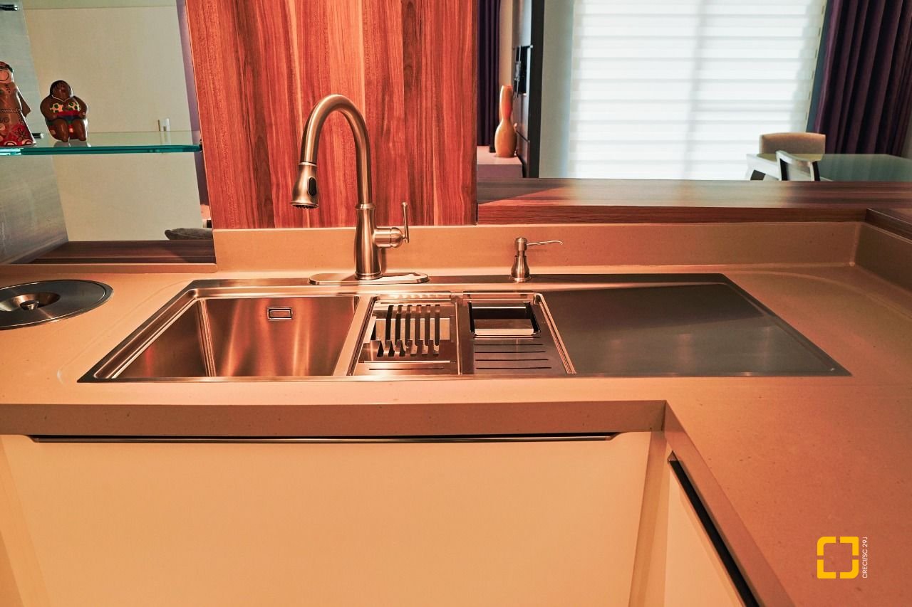Apartamento com 156m², 4 quartos (sendo 2 suítes), 2 garagens, no bairro Centro em Florianópolis