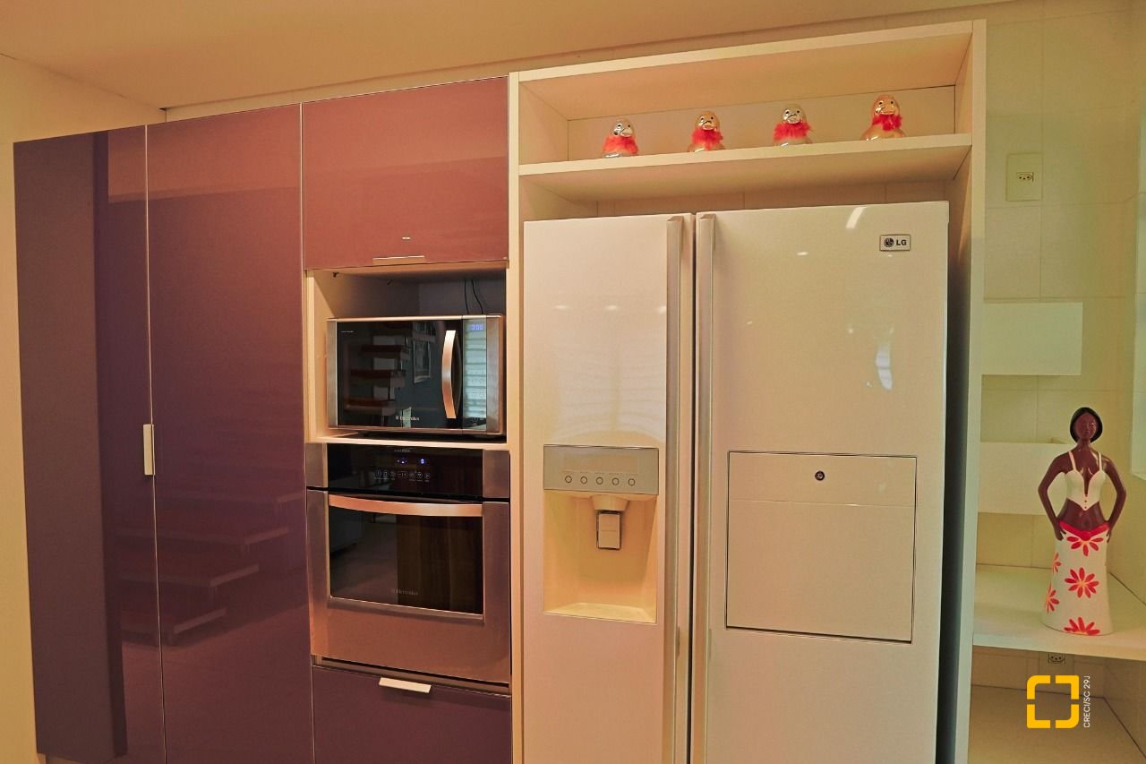 Apartamento com 156m², 4 quartos (sendo 2 suítes), 2 garagens, no bairro Centro em Florianópolis