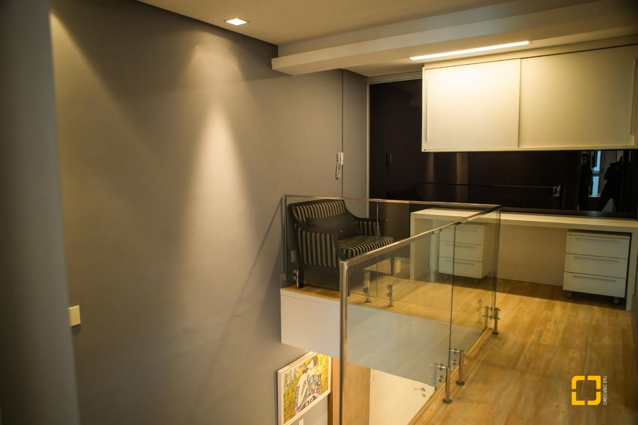 Apartamento com 156m², 4 quartos (sendo 2 suítes), 2 garagens, no bairro Centro em Florianópolis