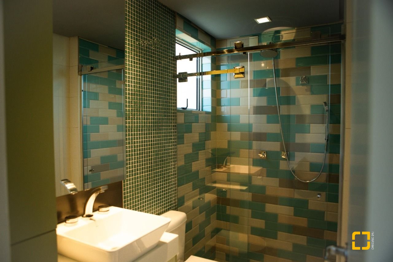 Apartamento com 156m², 4 quartos (sendo 2 suítes), 2 garagens, no bairro Centro em Florianópolis