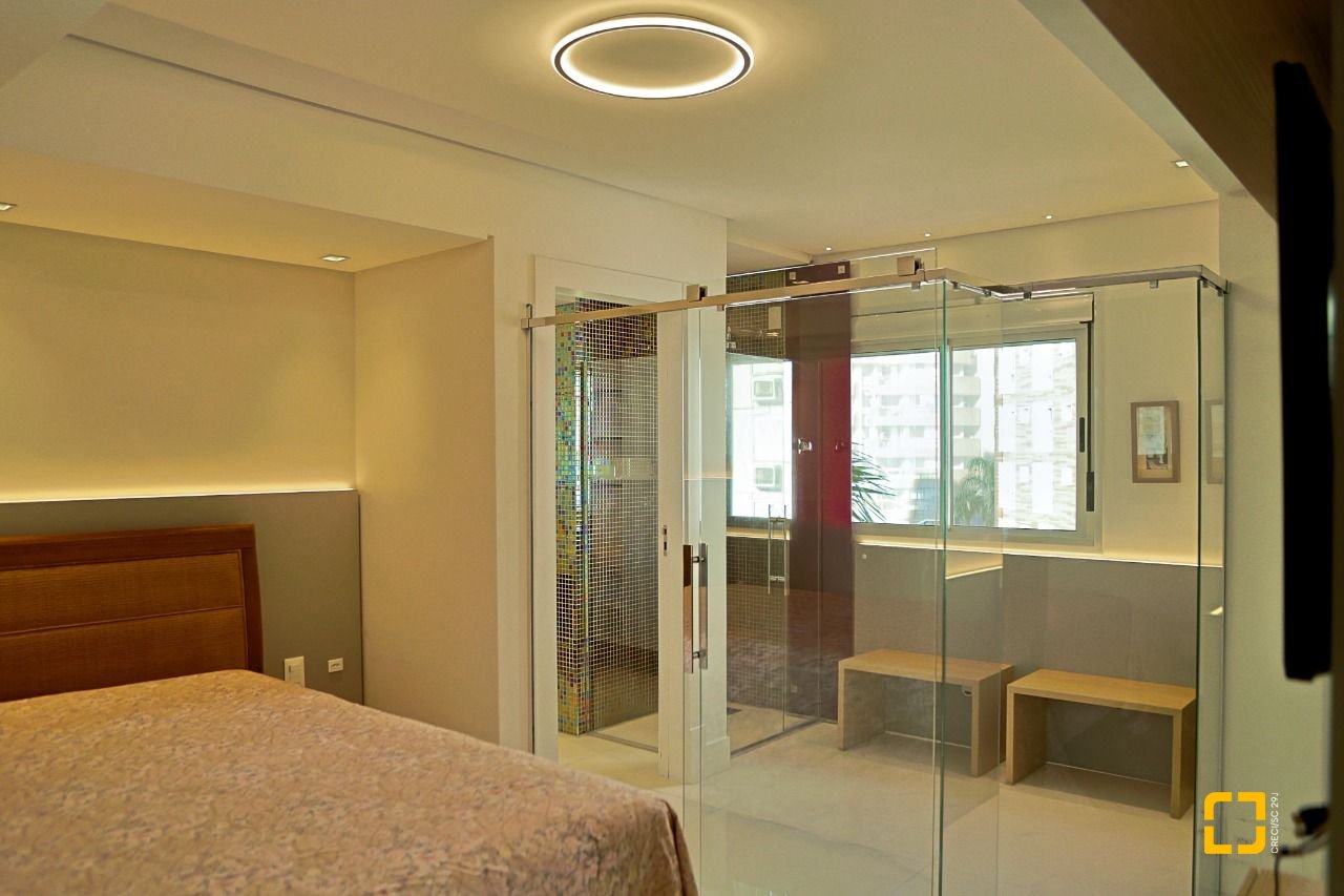 Apartamento com 156m², 4 quartos (sendo 2 suítes), 2 garagens, no bairro Centro em Florianópolis