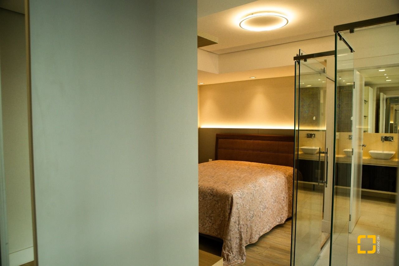 Apartamento com 156m², 4 quartos (sendo 2 suítes), 2 garagens, no bairro Centro em Florianópolis
