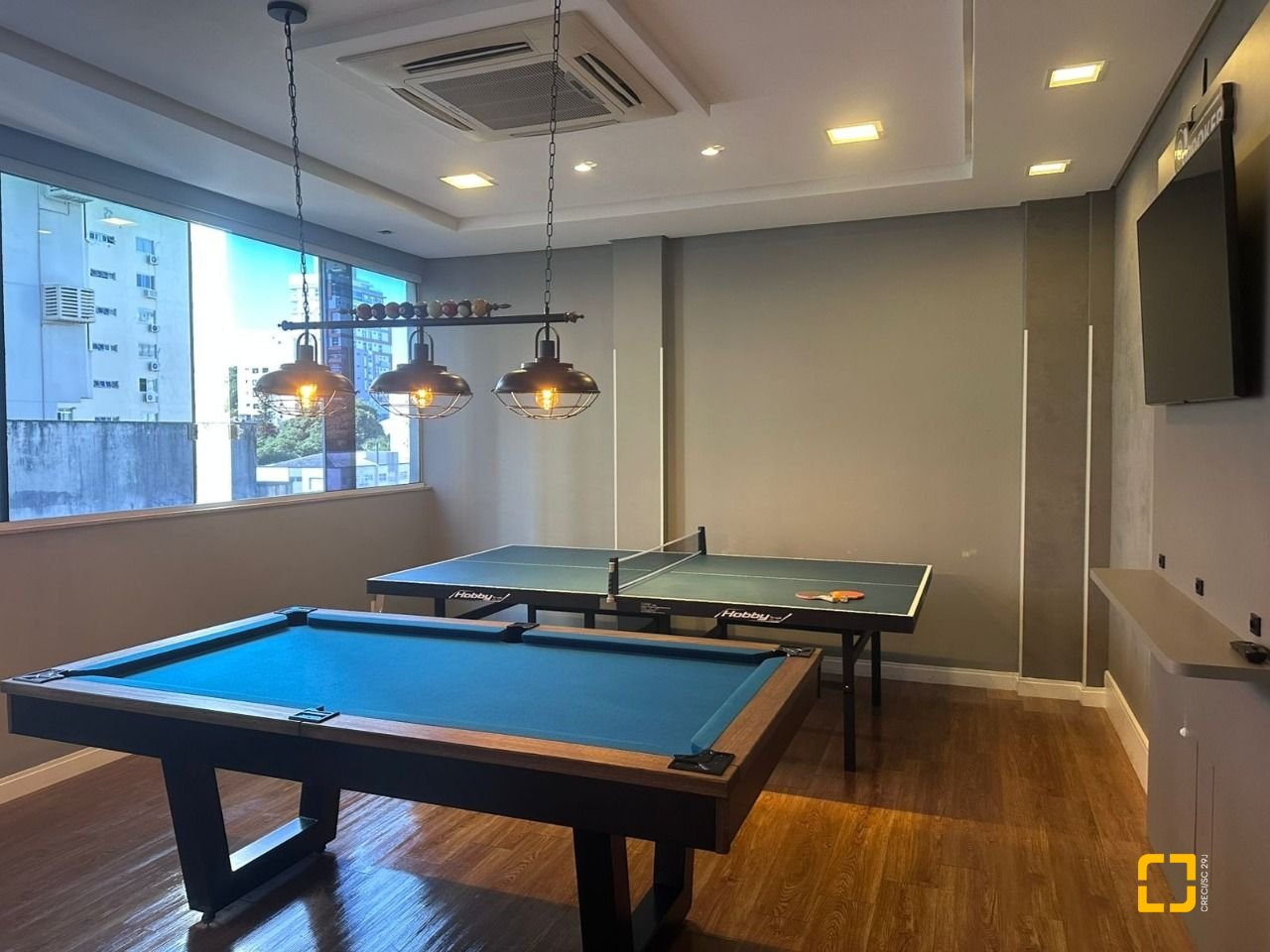 Apartamento com 156m², 4 quartos (sendo 2 suítes), 2 garagens, no bairro Centro em Florianópolis