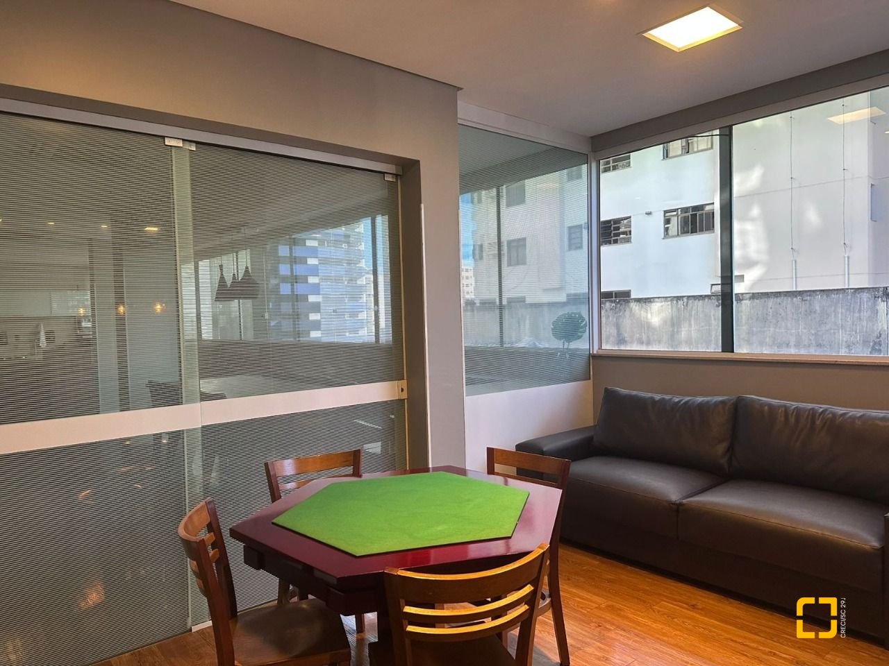 Apartamento com 156m², 4 quartos (sendo 2 suítes), 2 garagens, no bairro Centro em Florianópolis