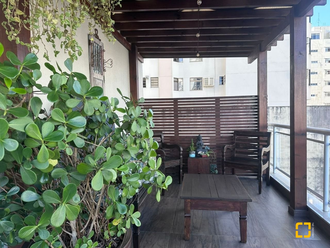 Apartamento com 156m², 4 quartos (sendo 2 suítes), 2 garagens, no bairro Centro em Florianópolis