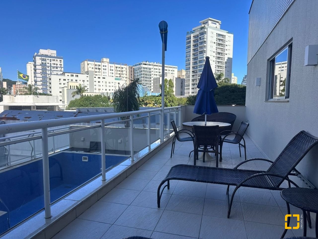 Apartamento com 156m², 4 quartos (sendo 2 suítes), 2 garagens, no bairro Centro em Florianópolis