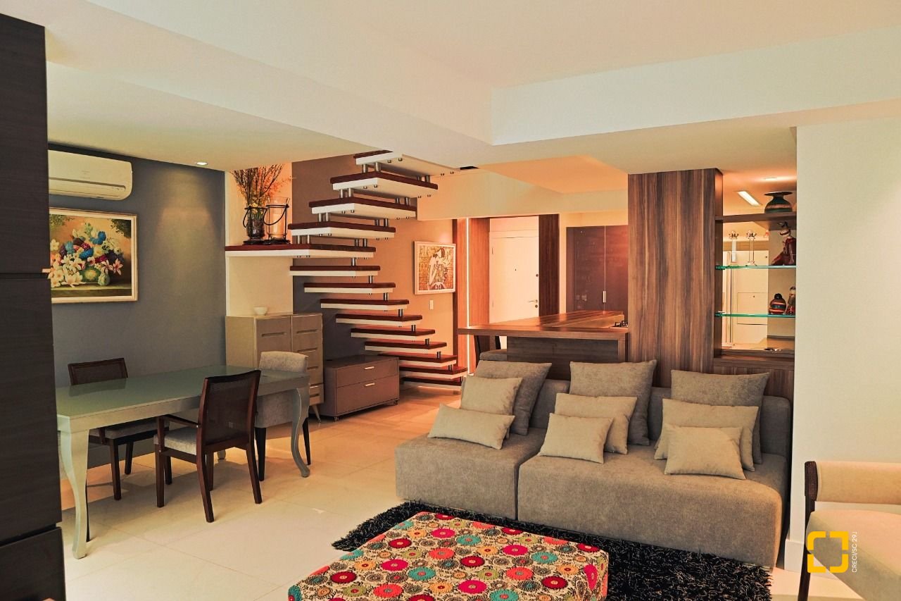 Apartamento com 156m², 4 quartos (sendo 2 suítes), 2 garagens, no bairro Centro em Florianópolis
