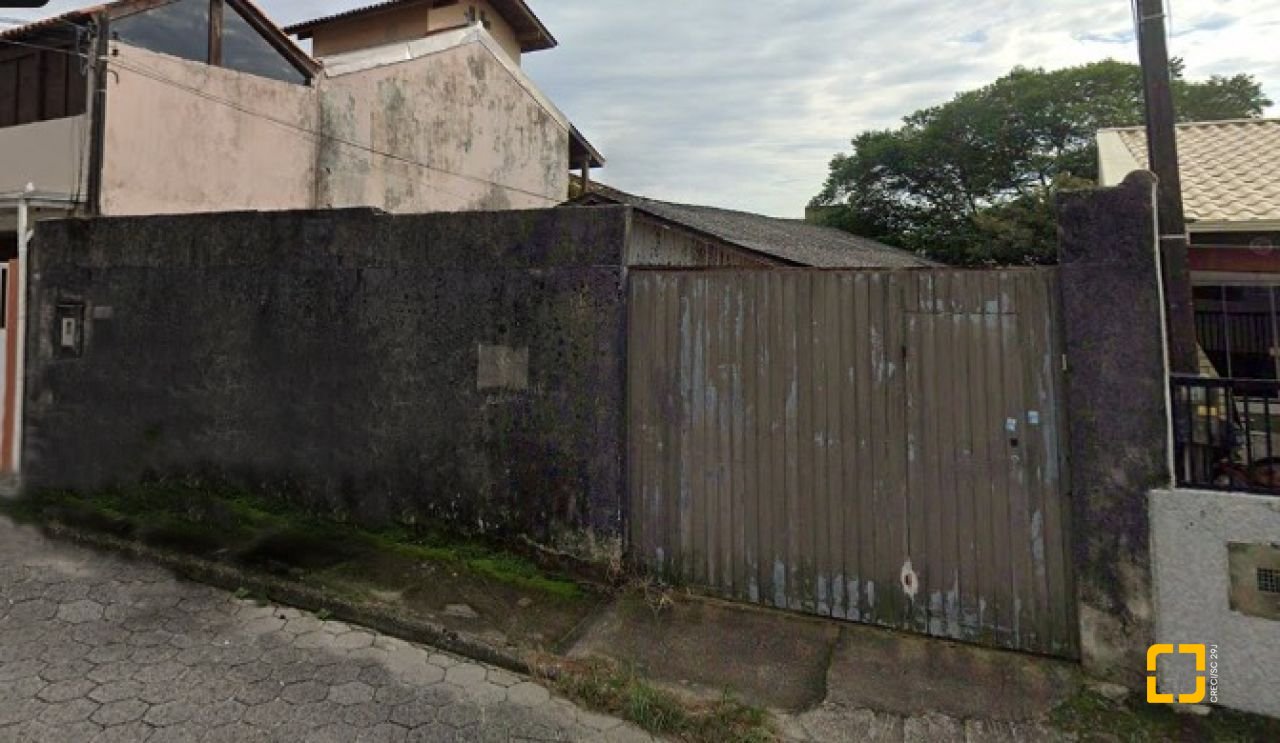 Terreno com 770m², no bairro Ingleses do Rio Vermelho em Florianópolis