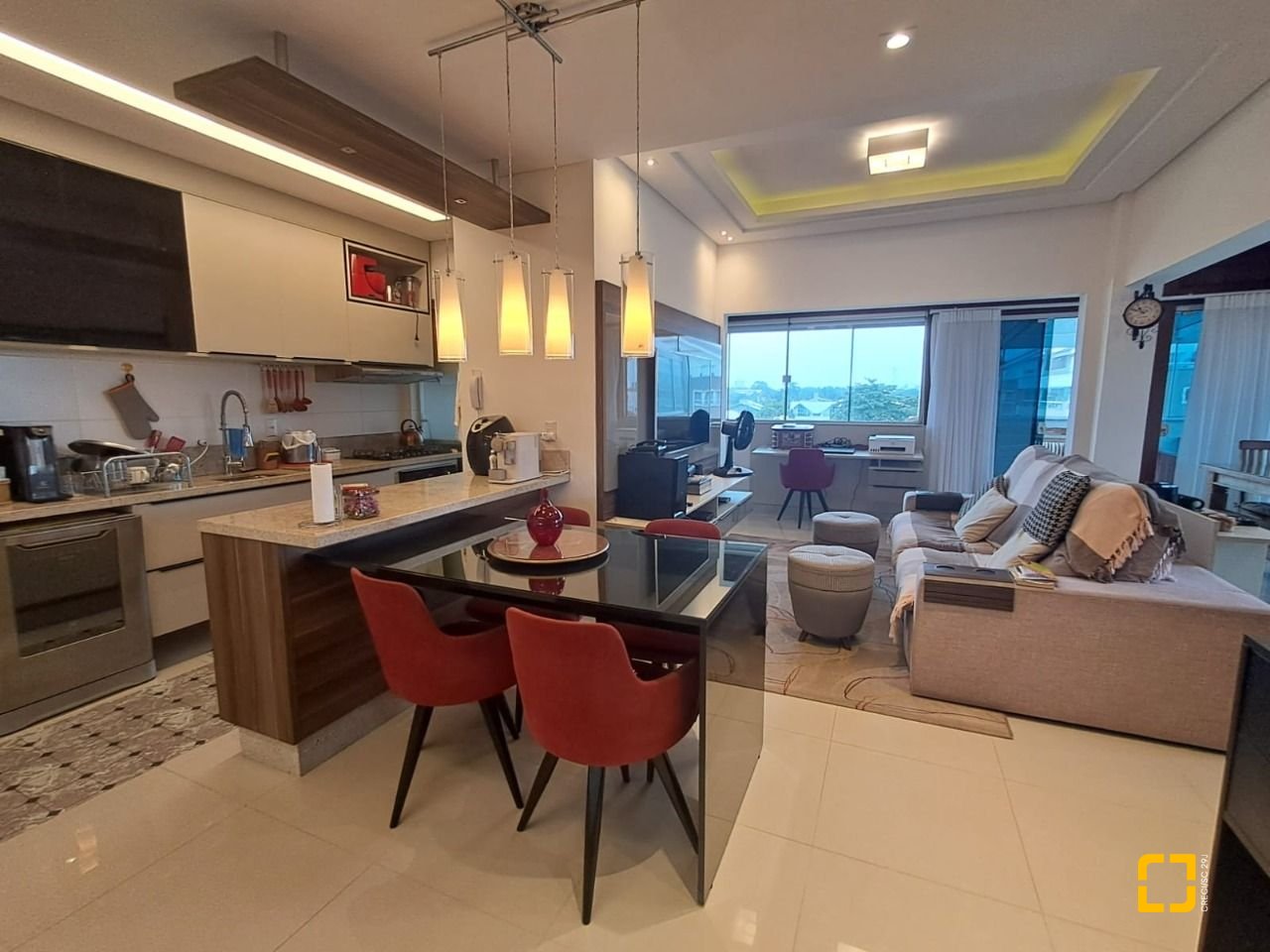 Cobertura com 166m², 4 quartos (sendo 1 suíte), 2 garagens, no bairro Campeche em Florianópolis