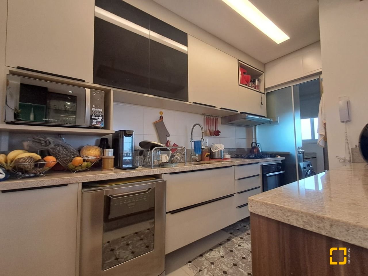 Cobertura com 166m², 4 quartos (sendo 1 suíte), 2 garagens, no bairro Campeche em Florianópolis