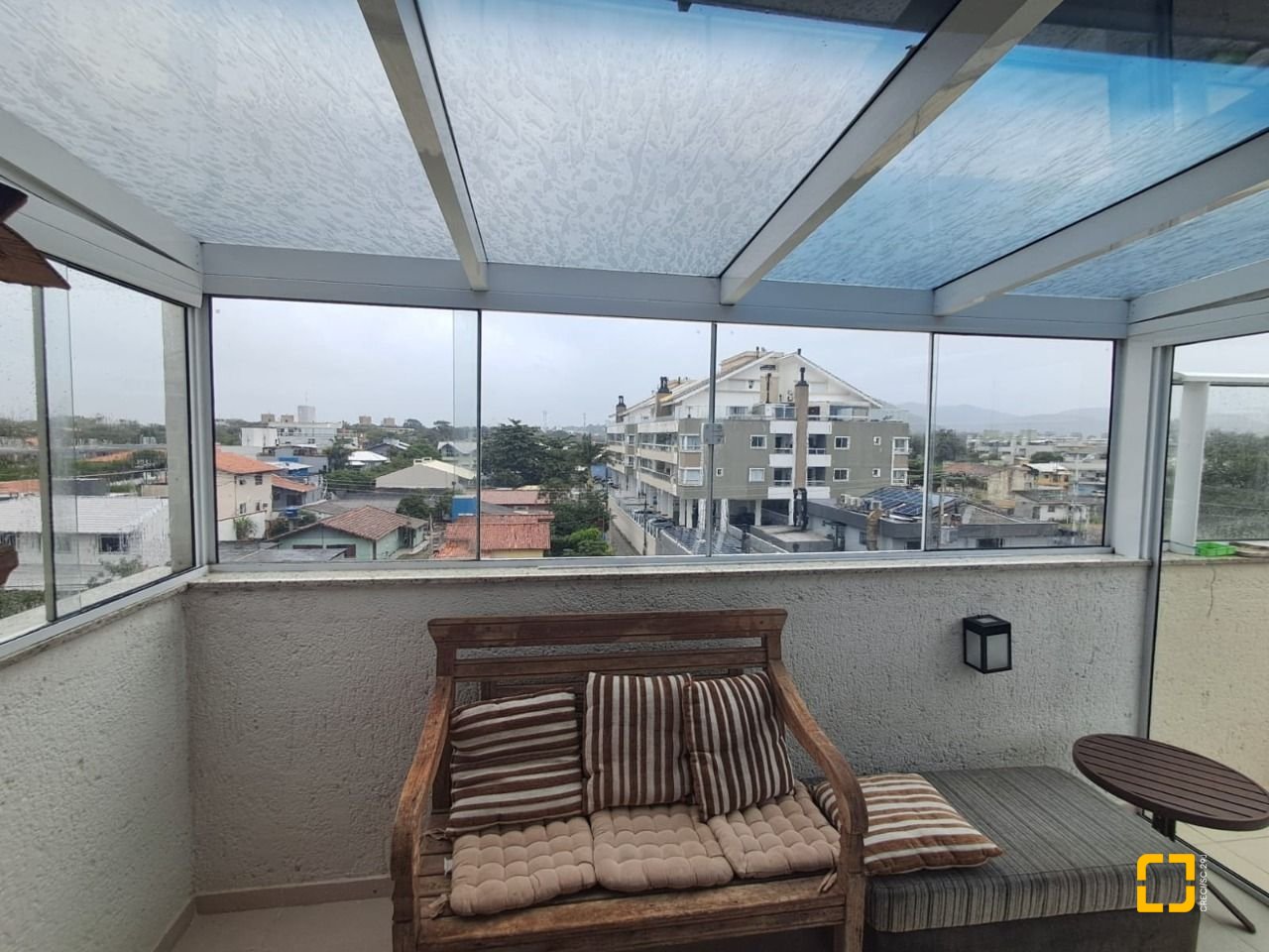 Cobertura com 166m², 4 quartos (sendo 1 suíte), 2 garagens, no bairro Campeche em Florianópolis