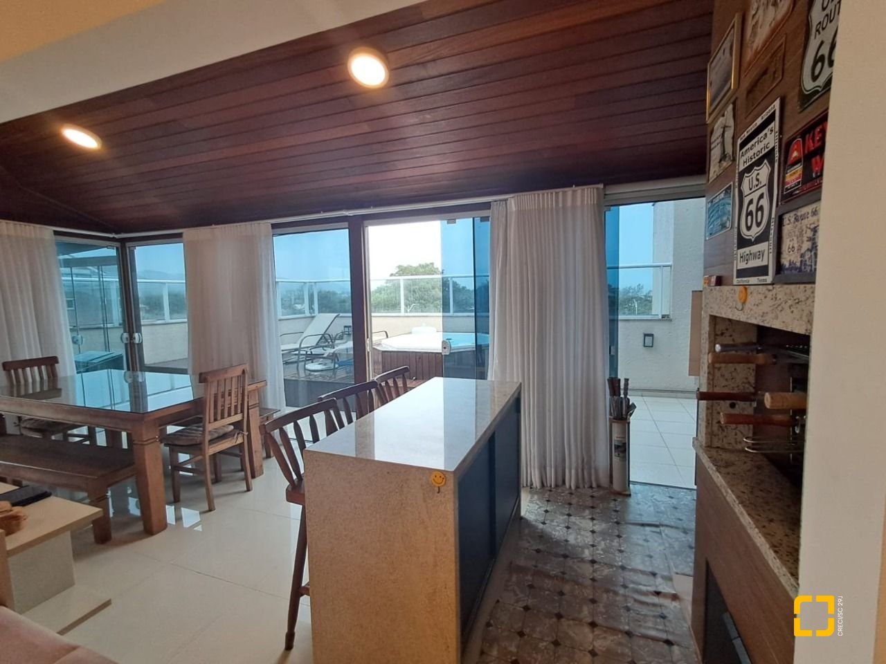 Cobertura com 166m², 4 quartos (sendo 1 suíte), 2 garagens, no bairro Campeche em Florianópolis