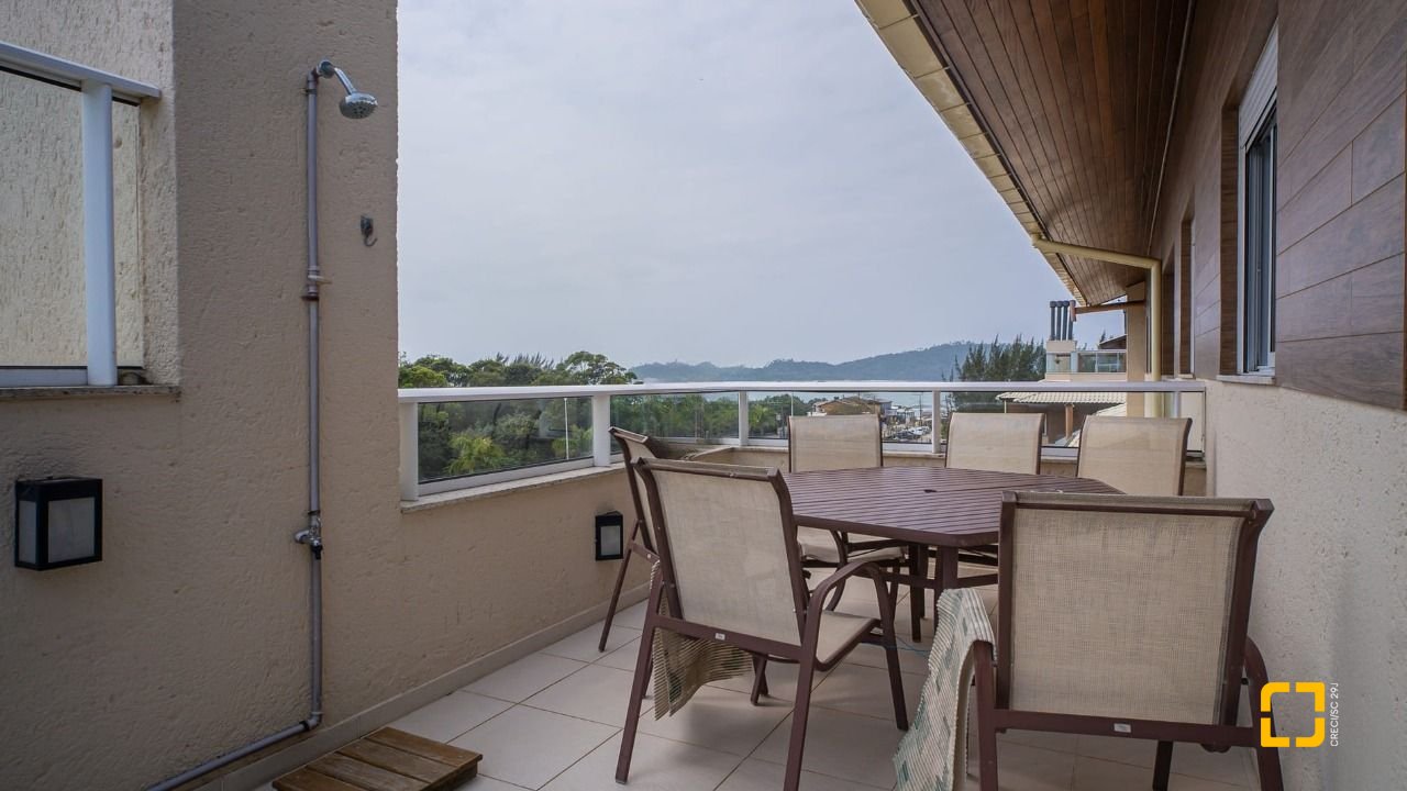 Cobertura com 166m², 4 quartos (sendo 1 suíte), 2 garagens, no bairro Campeche em Florianópolis