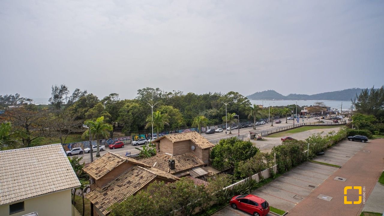 Cobertura com 166m², 4 quartos (sendo 1 suíte), 2 garagens, no bairro Campeche em Florianópolis