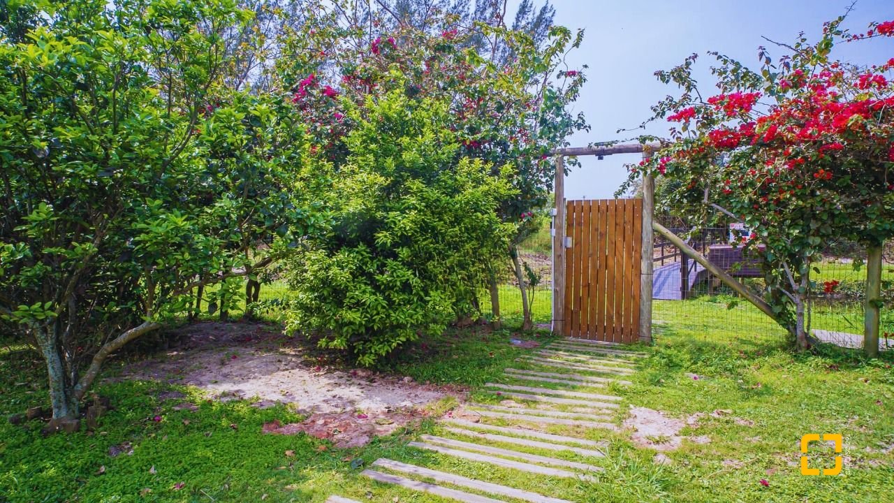 Cobertura com 166m², 4 quartos (sendo 1 suíte), 2 garagens, no bairro Campeche em Florianópolis