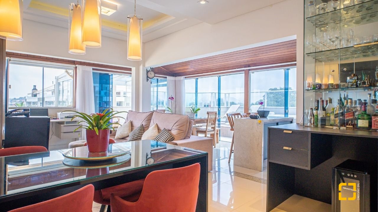 Cobertura com 166m², 4 quartos (sendo 1 suíte), 2 garagens, no bairro Campeche em Florianópolis