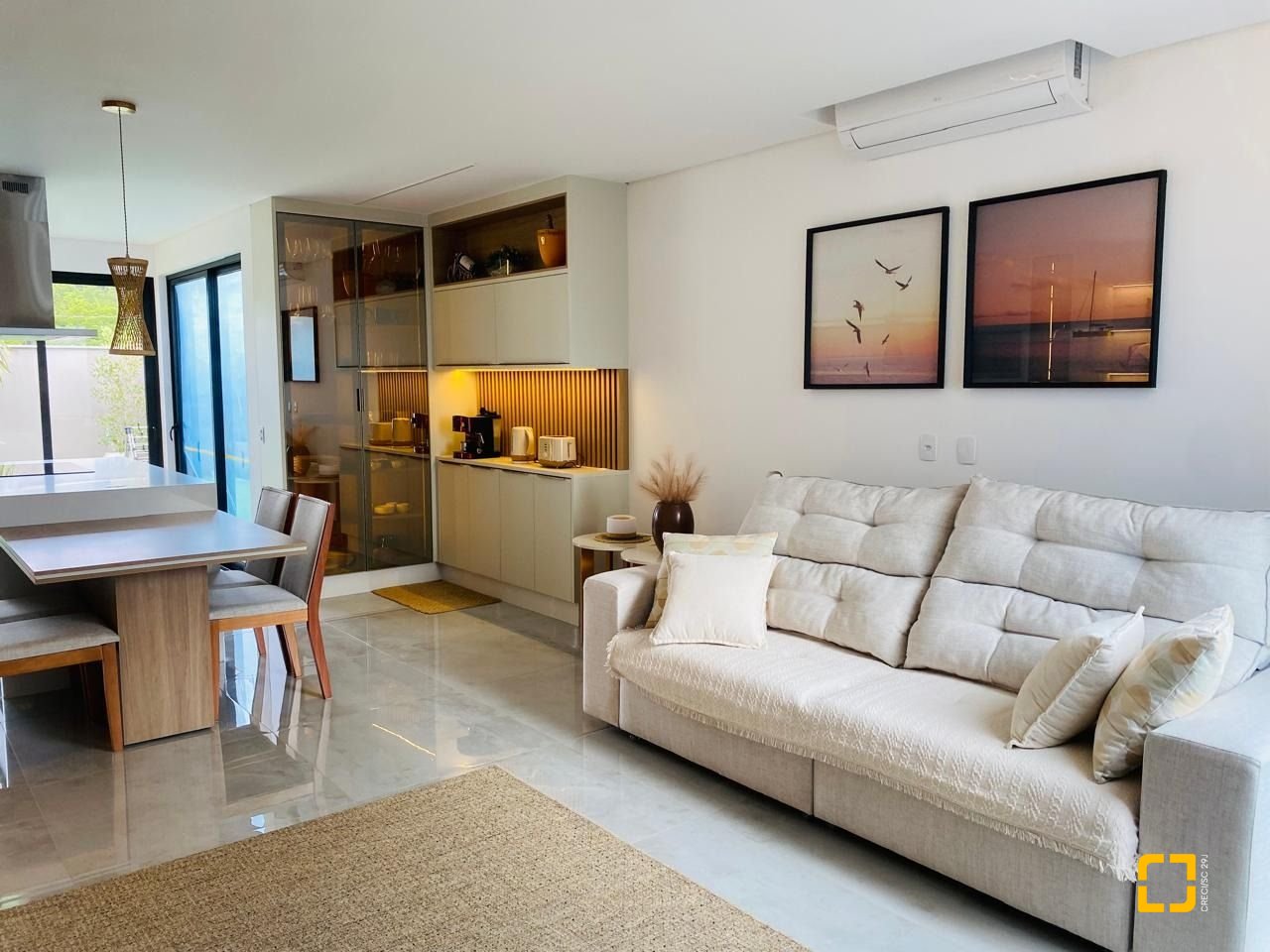 Casa com 127m², 5 quartos (sendo 2 suítes), 2 garagens, no bairro Campeche em Florianópolis