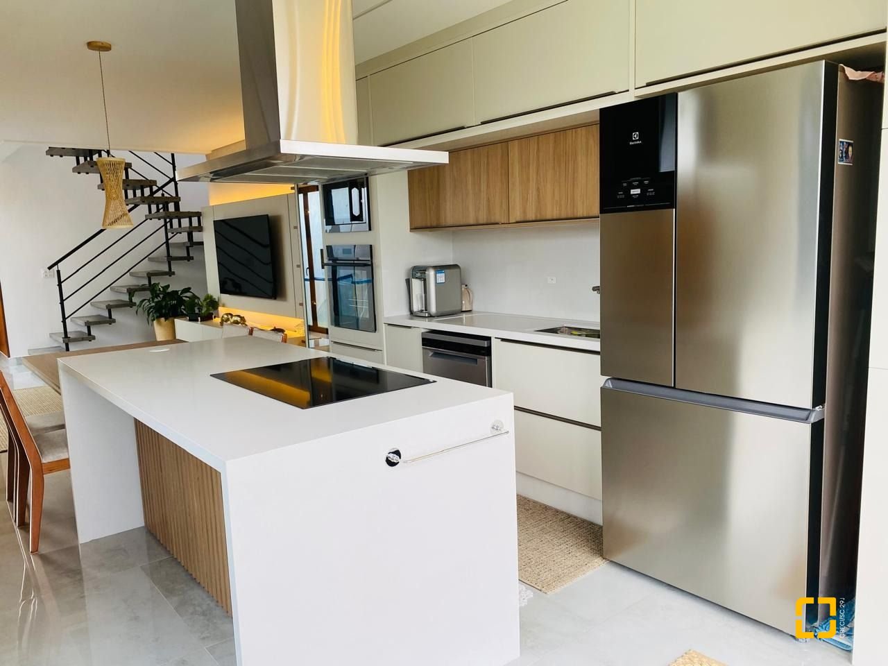 Casa com 127m², 5 quartos (sendo 2 suítes), 2 garagens, no bairro Campeche em Florianópolis