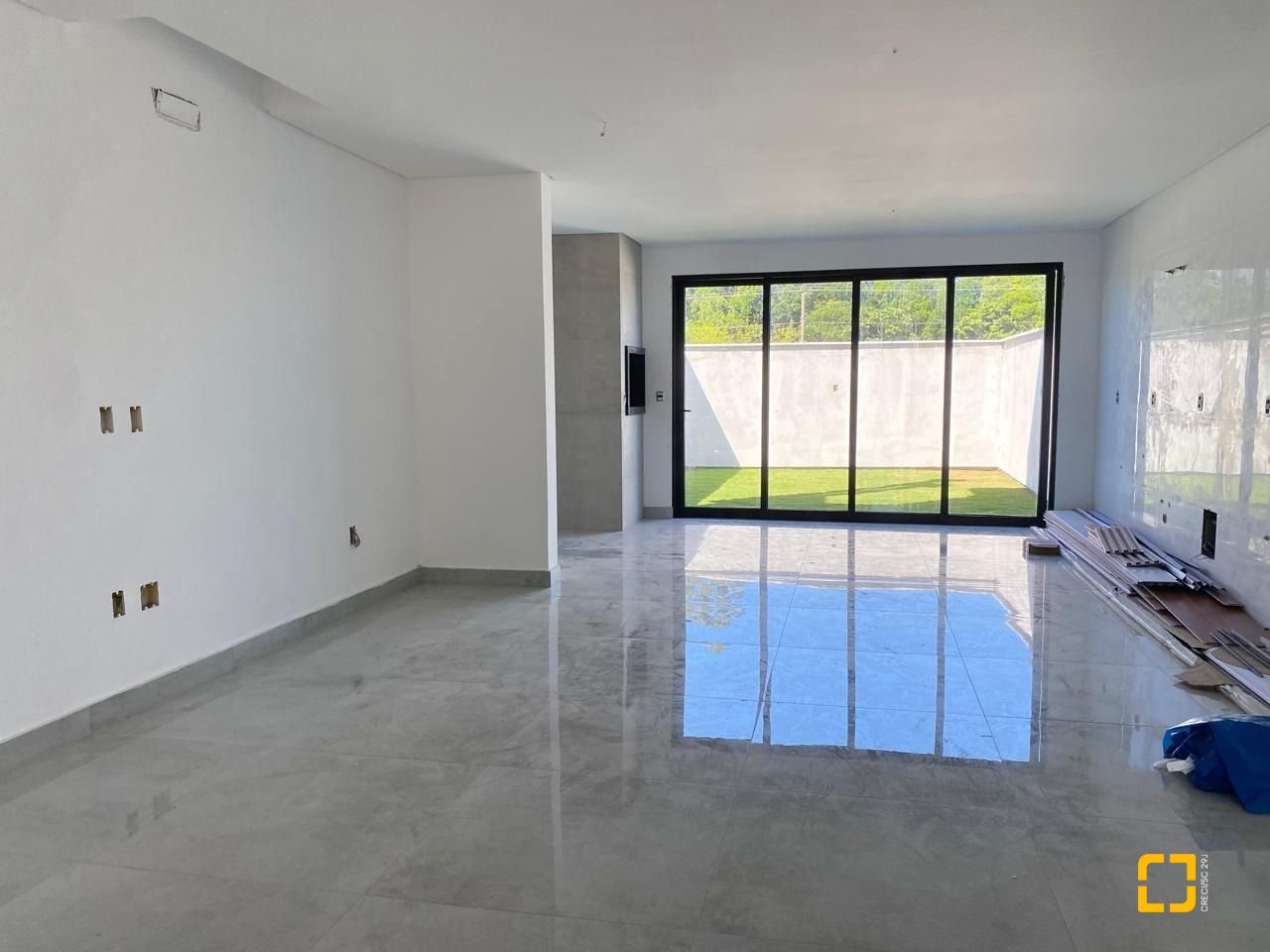 Casa com 127m², 5 quartos (sendo 2 suítes), 2 garagens, no bairro Campeche em Florianópolis