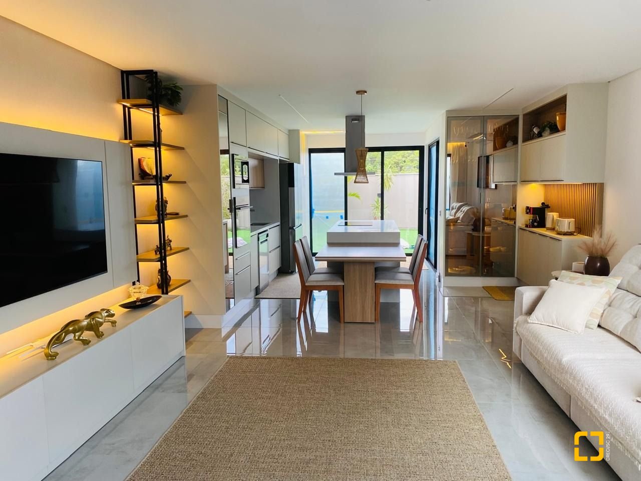 Casa com 127m², 5 quartos (sendo 2 suítes), 2 garagens, no bairro Campeche em Florianópolis