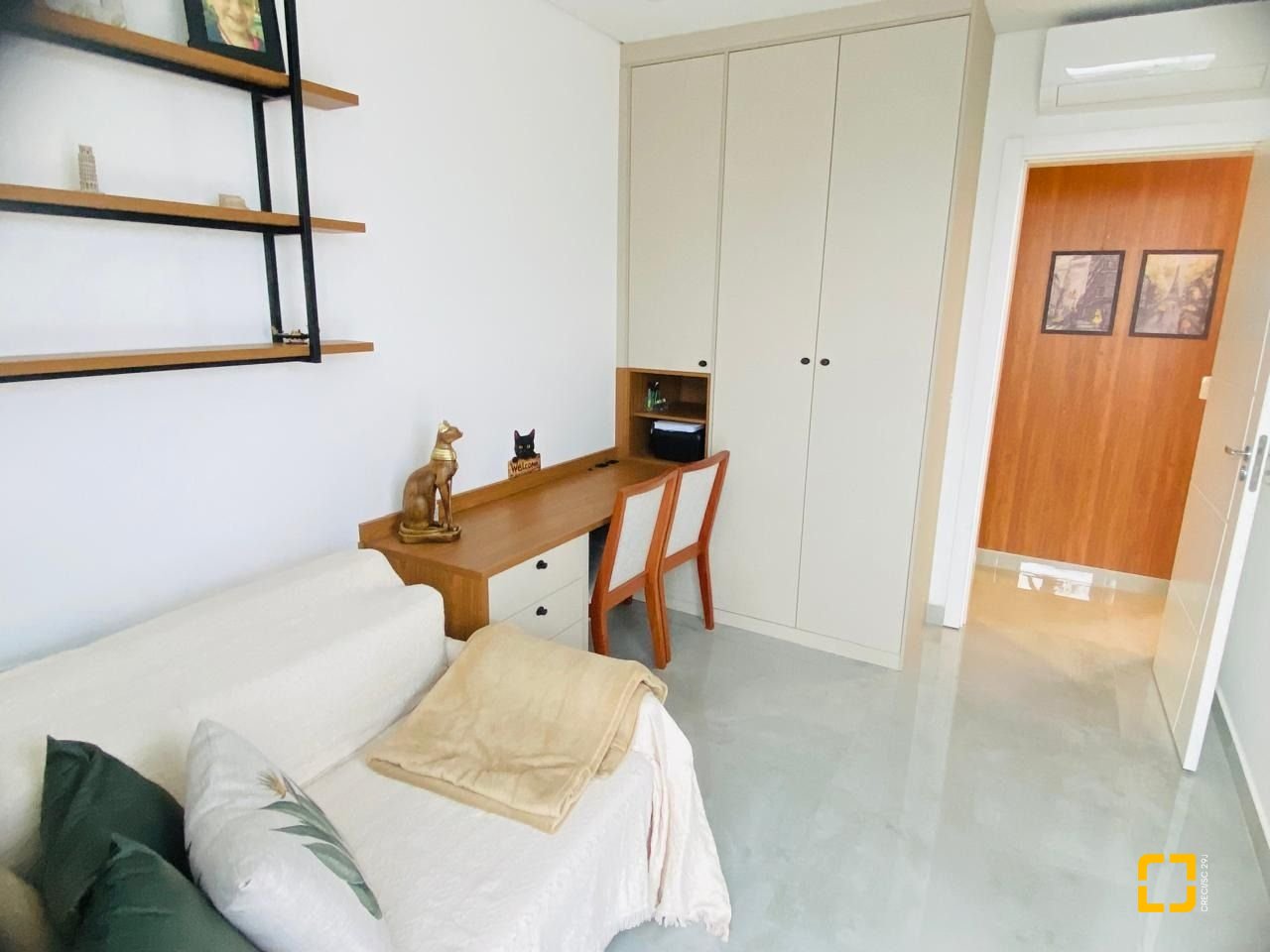 Casa com 127m², 5 quartos (sendo 2 suítes), 2 garagens, no bairro Campeche em Florianópolis
